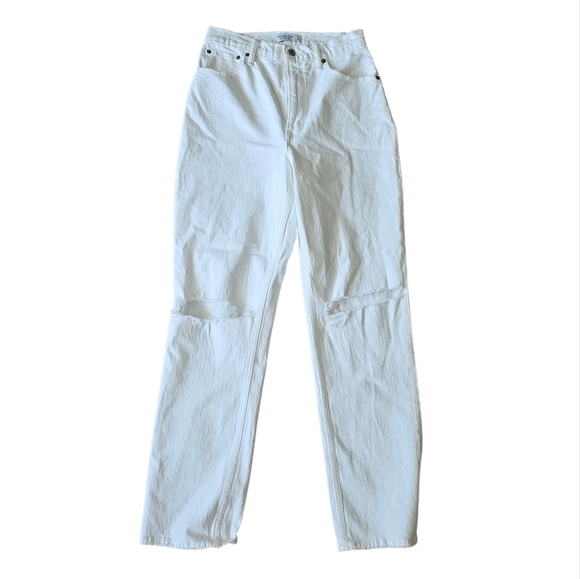 Abercrombie & Fitch White Ultra High Rise 90s Straight Distressed Jeans Size 8 - Picture 1 of 6